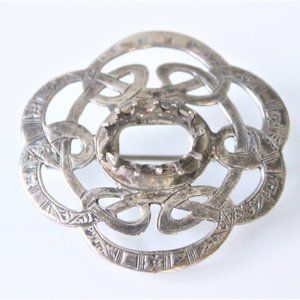VINTAGE SCOTLAND ETCHED BROOCH